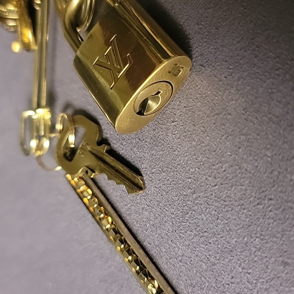 Louis Vuitton lock & key - Picture 15 of 17